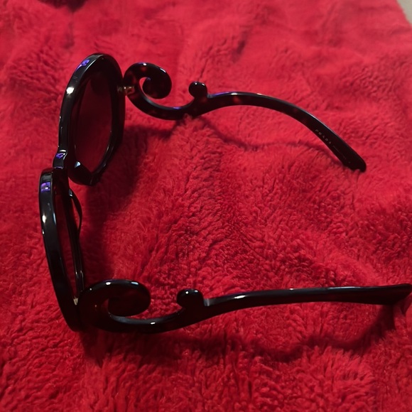 Prada sunglasses - Picture 2 of 4